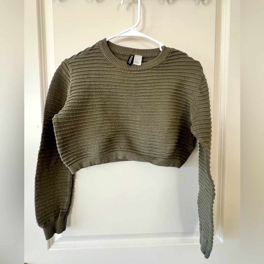 H&M Women’s Crop Sweater. Size Small. Army Green.